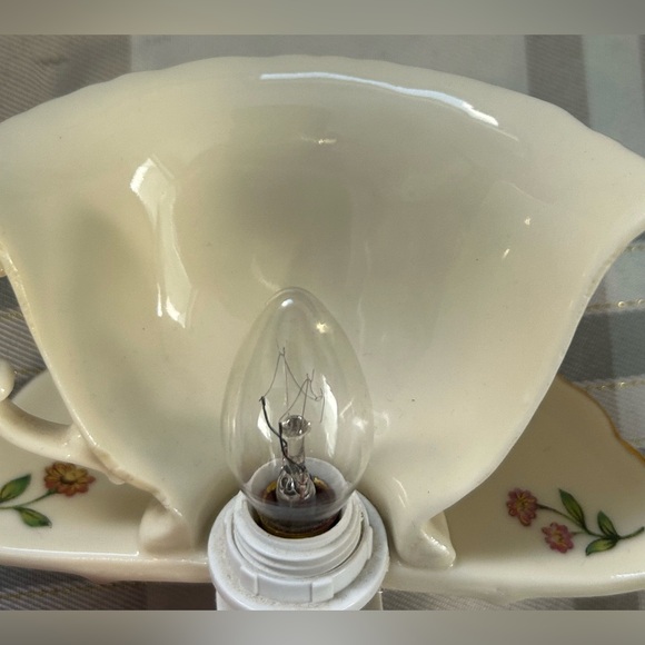 SKYE MCGHIE PORCELAIN TEACUP NIGHT LIGHT ‘GARDEN WHISPERS’ FLORAL BEE PLUG IN - Picture 7 of 8